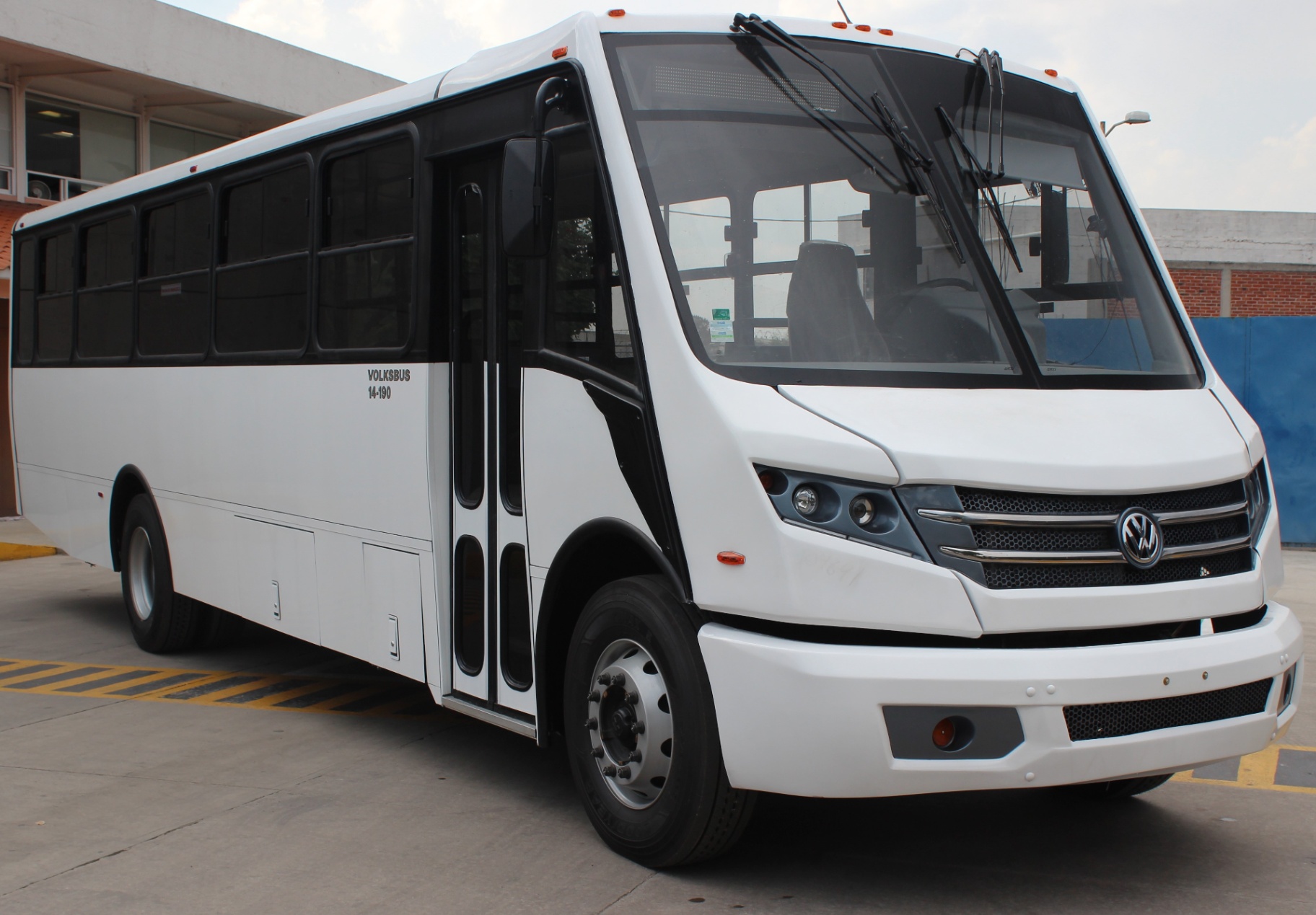 AYCO Zafiro · Volksbus 14-190