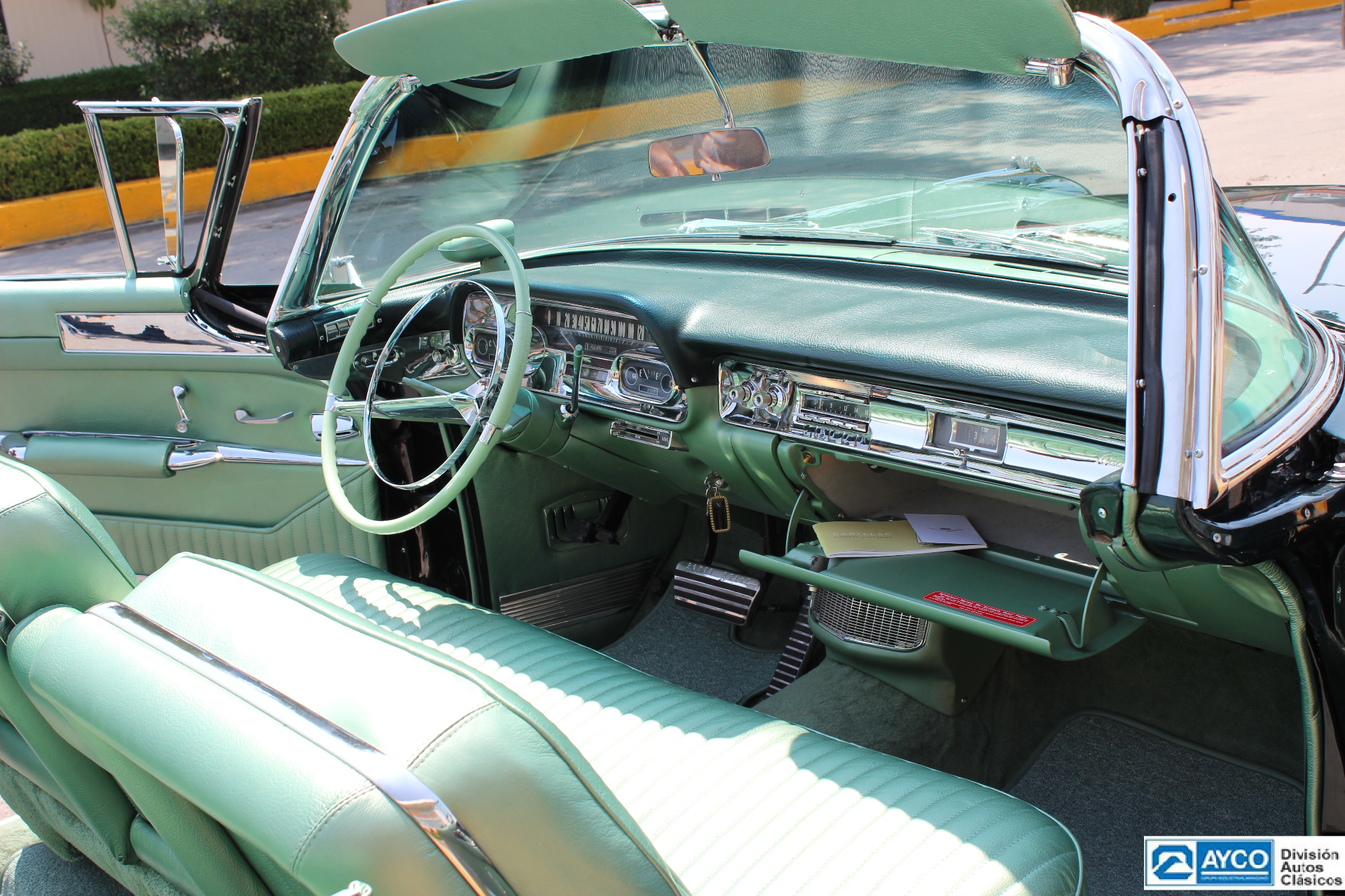 1957 Cadillac Eldorado Biarritz — Interior