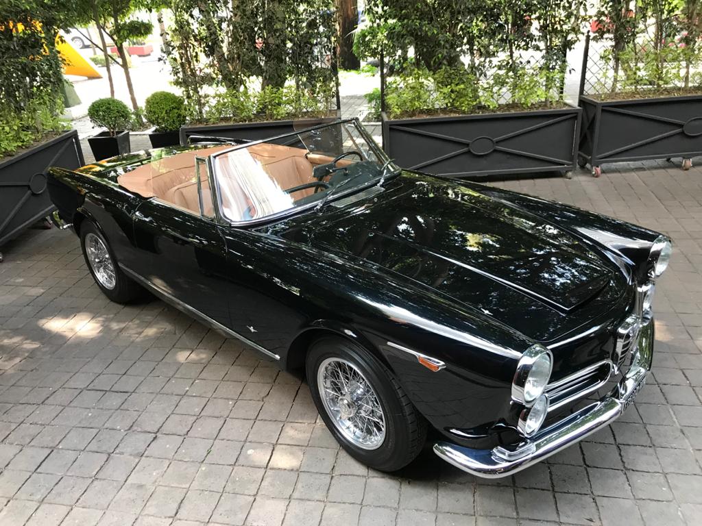 Alfa Romeo 2600 Spider — Front Quarter